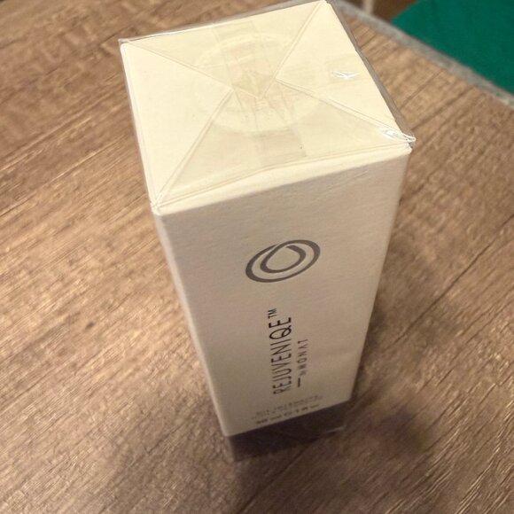 Rejuveniqe Oil Intensive by Monat (New/Sealed) - Picture 2 of 5